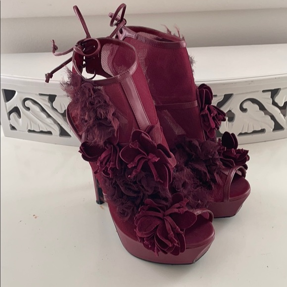Floral Platform Heels in Burgundy - Picture 2 of 4